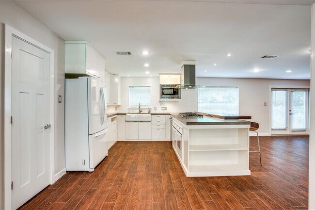 Building Photo - 2015 Ganyard Dr