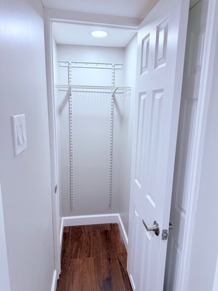 Building Photo - 692 Day Ave