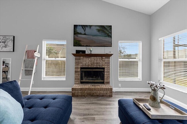 Building Photo - 2820 Smithfield Dr