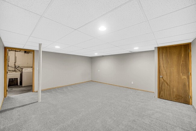 Building Photo - 642 Dunham Rd