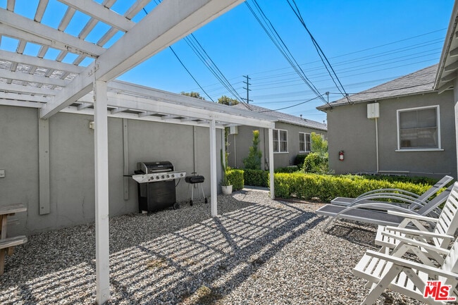 Building Photo - 13455 Burbank Blvd