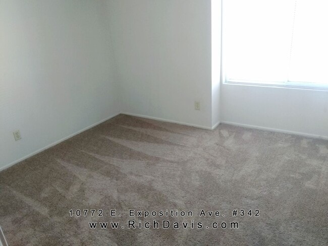 Building Photo - * 2 bed, 1 bath, Cherry Creek schools, Gre...