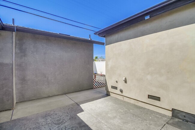 Building Photo - 4772 Aragon Dr
