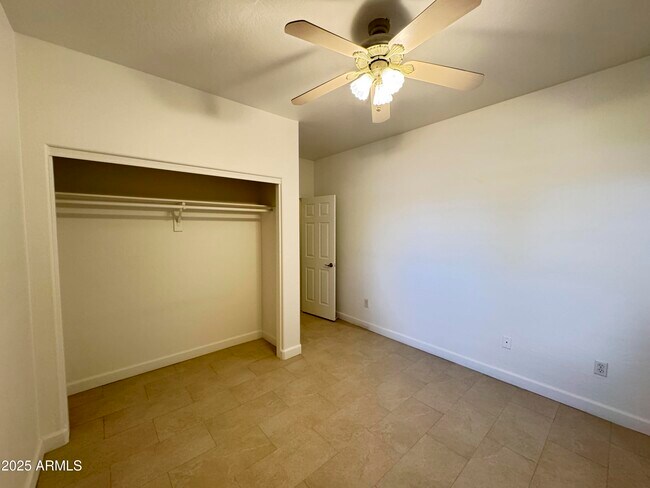 Building Photo - 888 E Loma Vista St