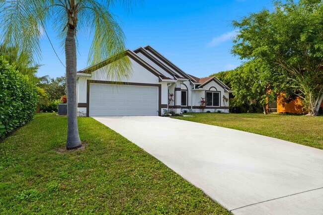 Building Photo - 3031 SE Galt Cir
