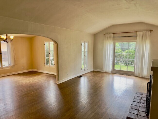Building Photo - Sophisticated Spanish Sanctuary in NE Pasa...