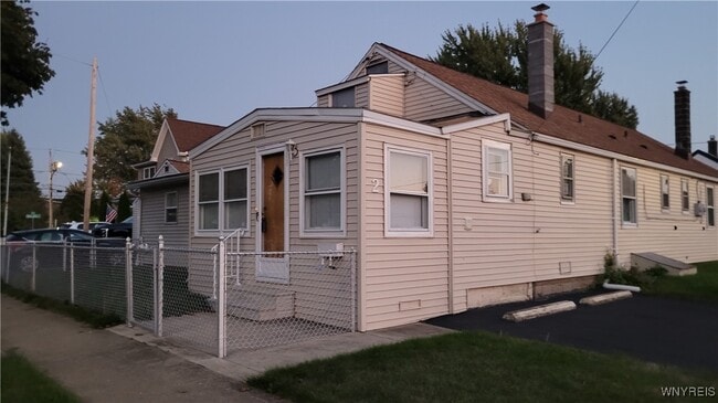 Primary Photo - 2 Balzac Ct