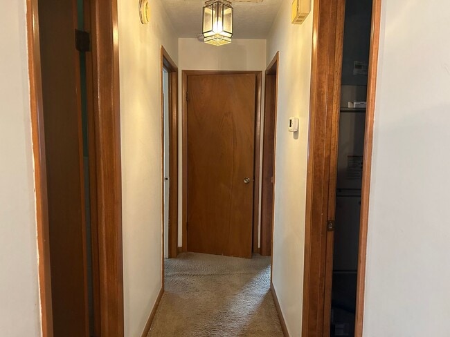 Building Photo - Very spacious 4 bedroom, 2 bath home in Kickapoo Schools! This will go fast!