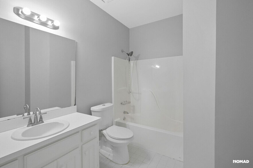 Building Photo - 875 Secret Cove Dr NE
