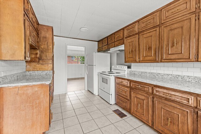 Building Photo - Charming 3 Bedroom, 2 Bathroom house