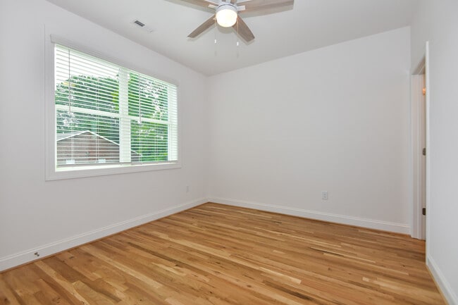 Building Photo - 1739 Crest Rd