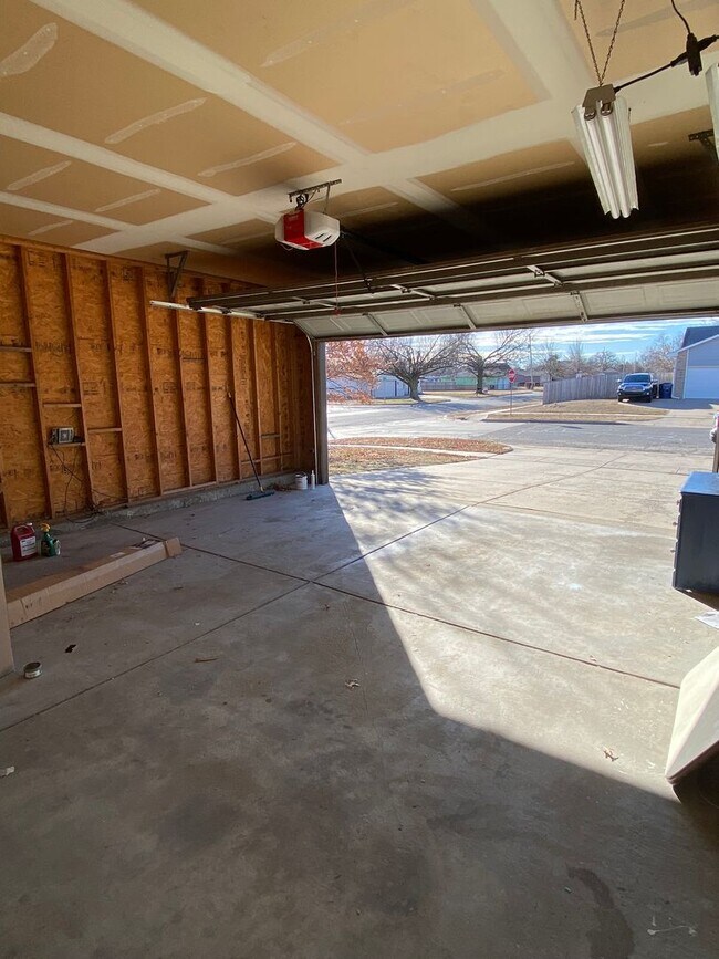 Building Photo - 10802 W Carr Ave