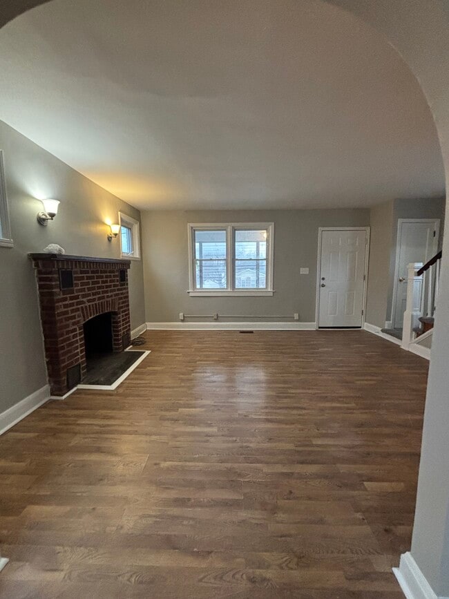 Building Photo - 10XX E Cold Spring Ln