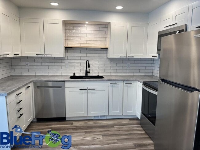 Building Photo - 646 Woodlawn Dr