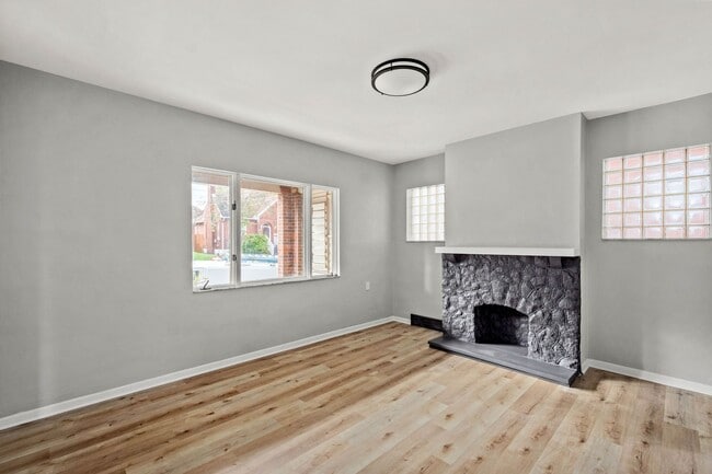 Building Photo - Stunning 3 bedroom home in Turtle Creek av...