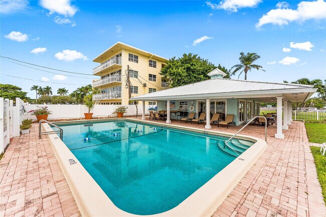 Building Photo - 2758 NE 30th Ave