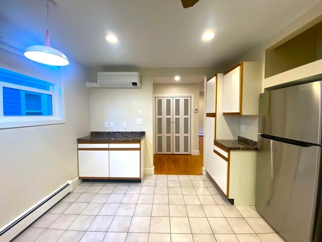 Building Photo - 126 Sycamore St