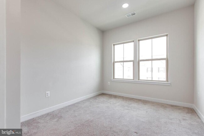 Building Photo - 149 Lyons Crk Dr