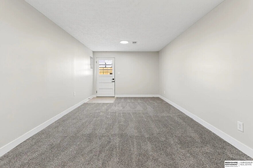 Building Photo - 5610 Seward St