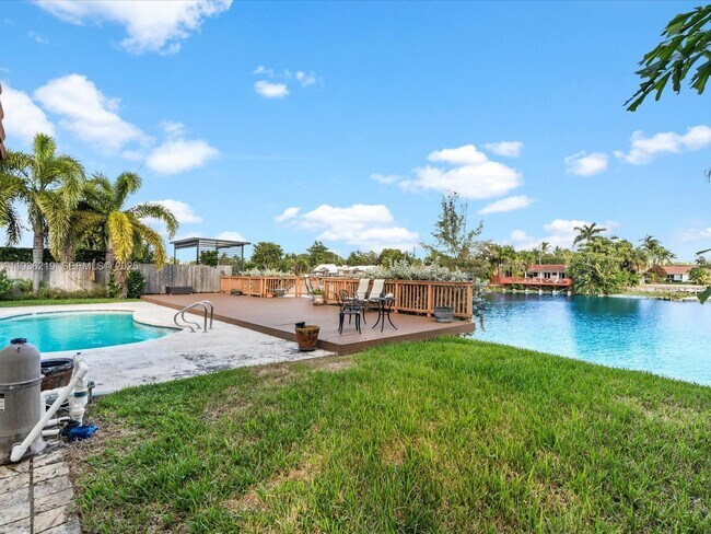 Building Photo - 21151 NE 22nd Ct