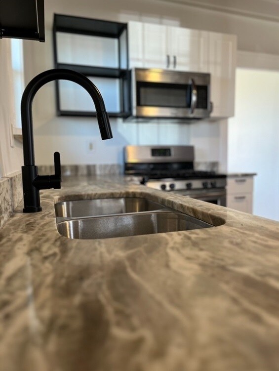 Building Photo - Barrington River House