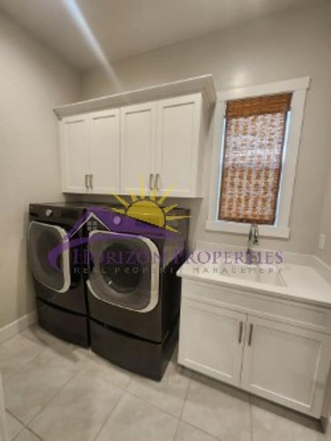 Building Photo - Immaculate Luxury 2 Bed 2.5 Bath 2,012sqft...