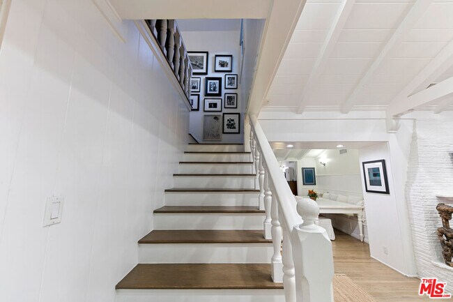 Building Photo - 1760 Nichols Canyon Rd