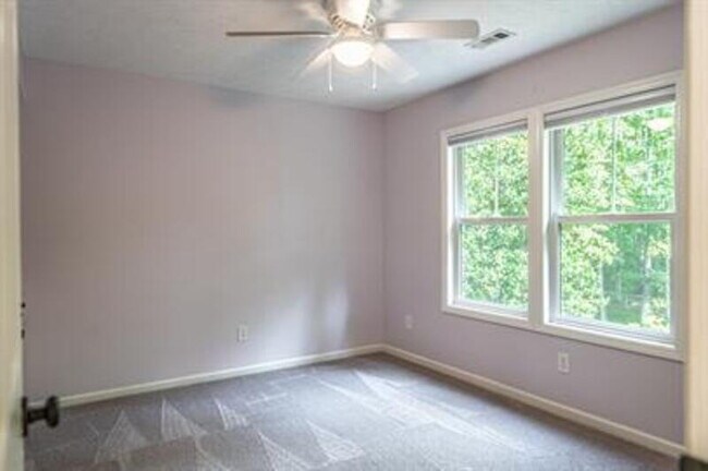 Building Photo - 145 Sandhurst Pl