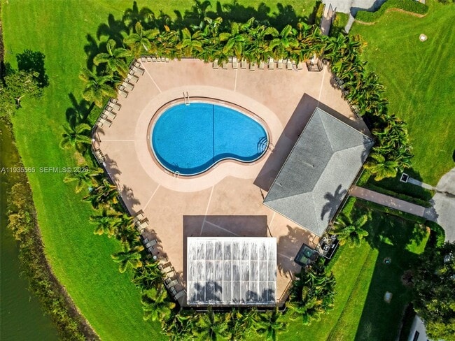 Building Photo - 4025 Yarmouth E