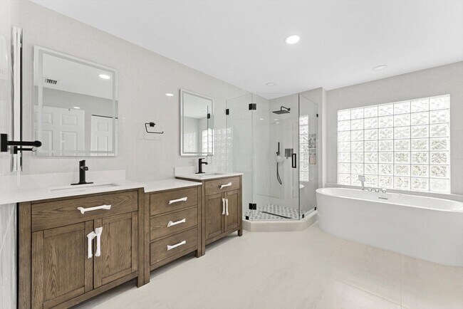 Building Photo - 20094 W Key Dr