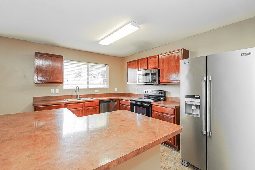Building Photo - 10001 Chrysalis Dr