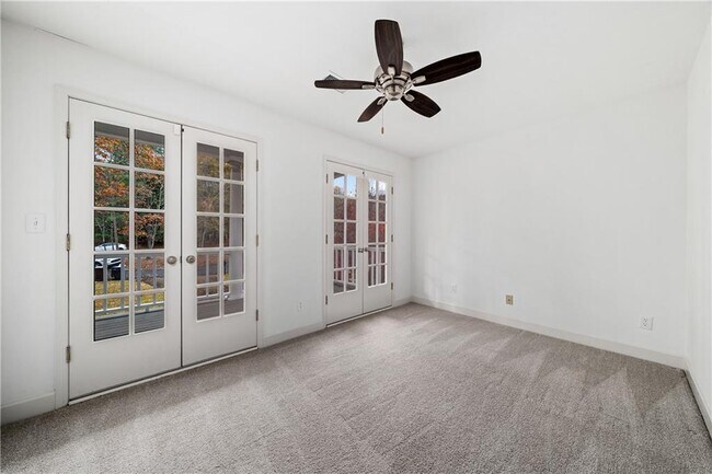 Building Photo - 135 Staghound Ct