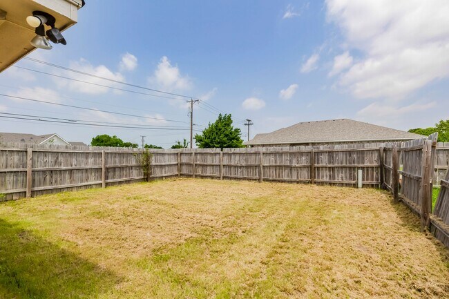 Building Photo - 2930 Saulsbury Dr