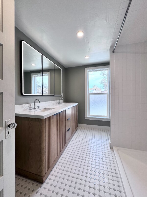 Building Photo - 7 E Curtiss St