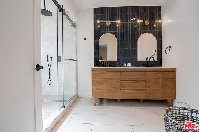 Building Photo - 13220 Erwin St