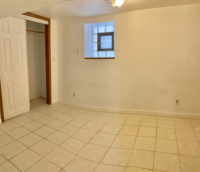 Building Photo - 2513 W Pershing Rd