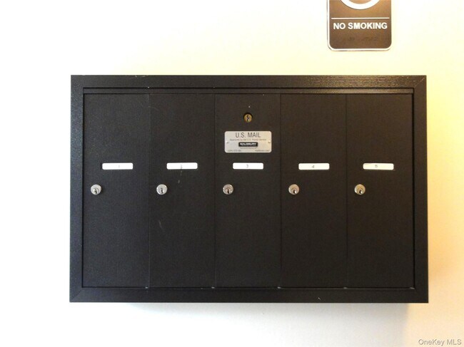 Building Photo - 902 S Lake Blvd