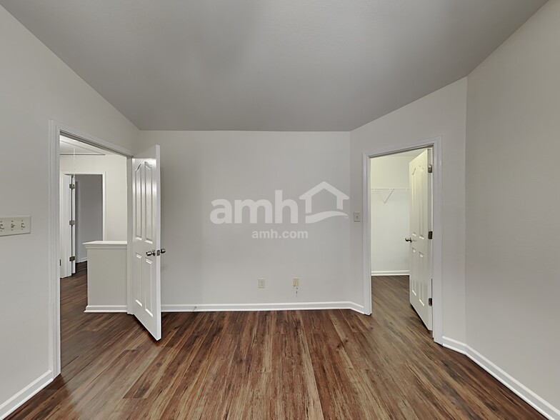 Building Photo - 2604 Oasis Ln