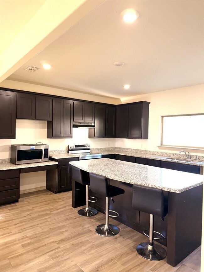 Building Photo - 414 Placido Dr