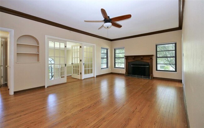 Building Photo - 2301 Sunset Blvd