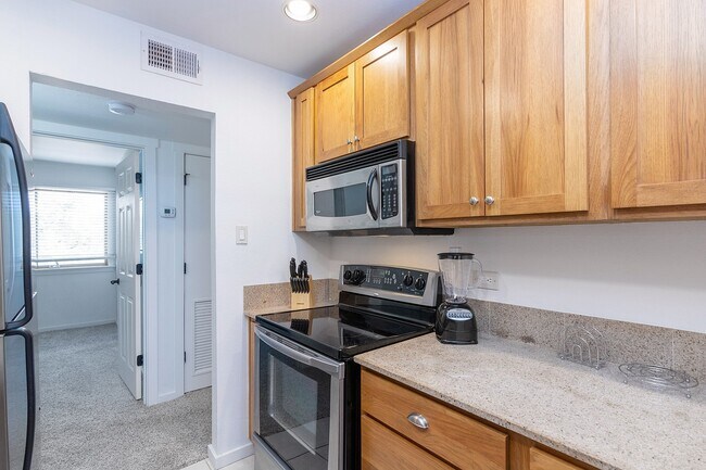 Building Photo - Fully Furnished One Bedroom Condo Available Now!