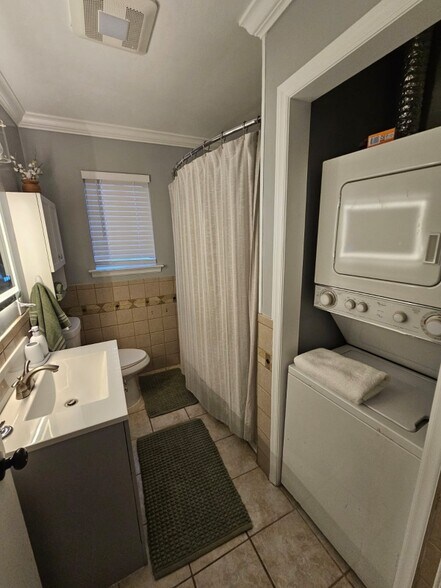 Building Photo - 822 Brownwood Dr NW