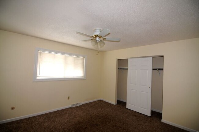 Bedroom - 4 Devon Ct