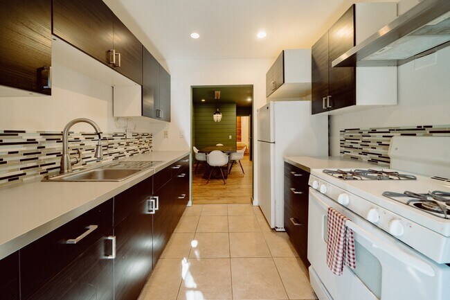 Building Photo - 2637 1/2 C St