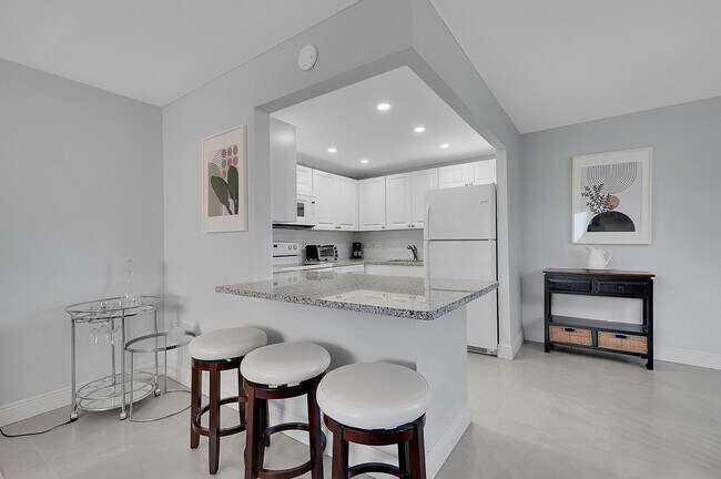 Building Photo - 646 Flanders N