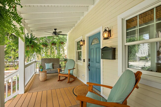 Building Photo - 27 Desoto Pl