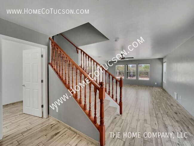 Building Photo - 1034 W Camino Hombre Viejo