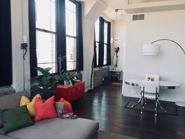 Building Photo - 1 Bedroom Apartment in Callowhill Neighbor...