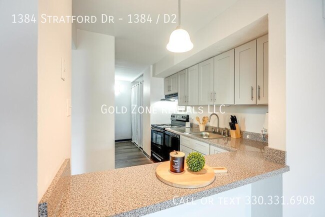 Building Photo - 1384 Stratford Dr