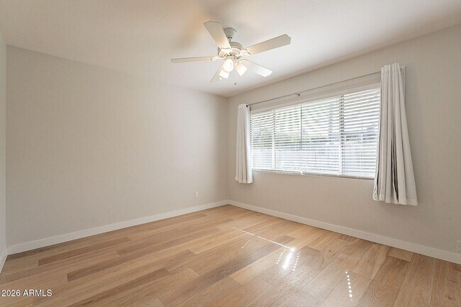 Building Photo - 5715 E Calle Del Paisano